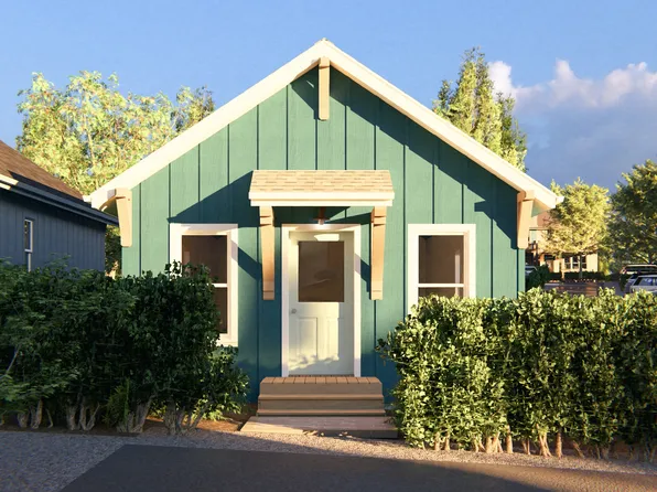 35 Potters Ct, Pacific Beach, WA 98571