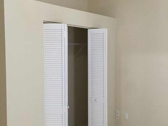 5th image of 416-4 Petronia St