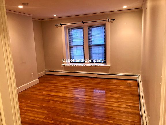 3rd image of 188 Marlborough St #12B