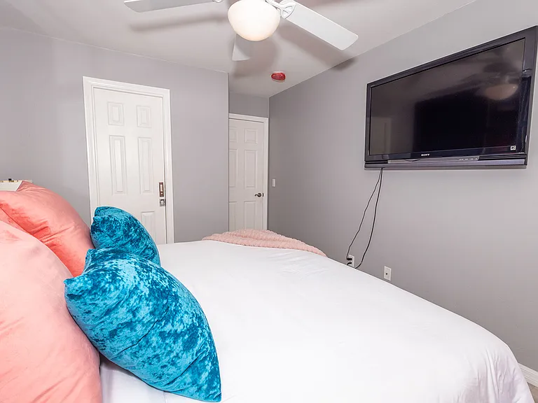 5252 Balboa Arms Dr #167 — Photo 17