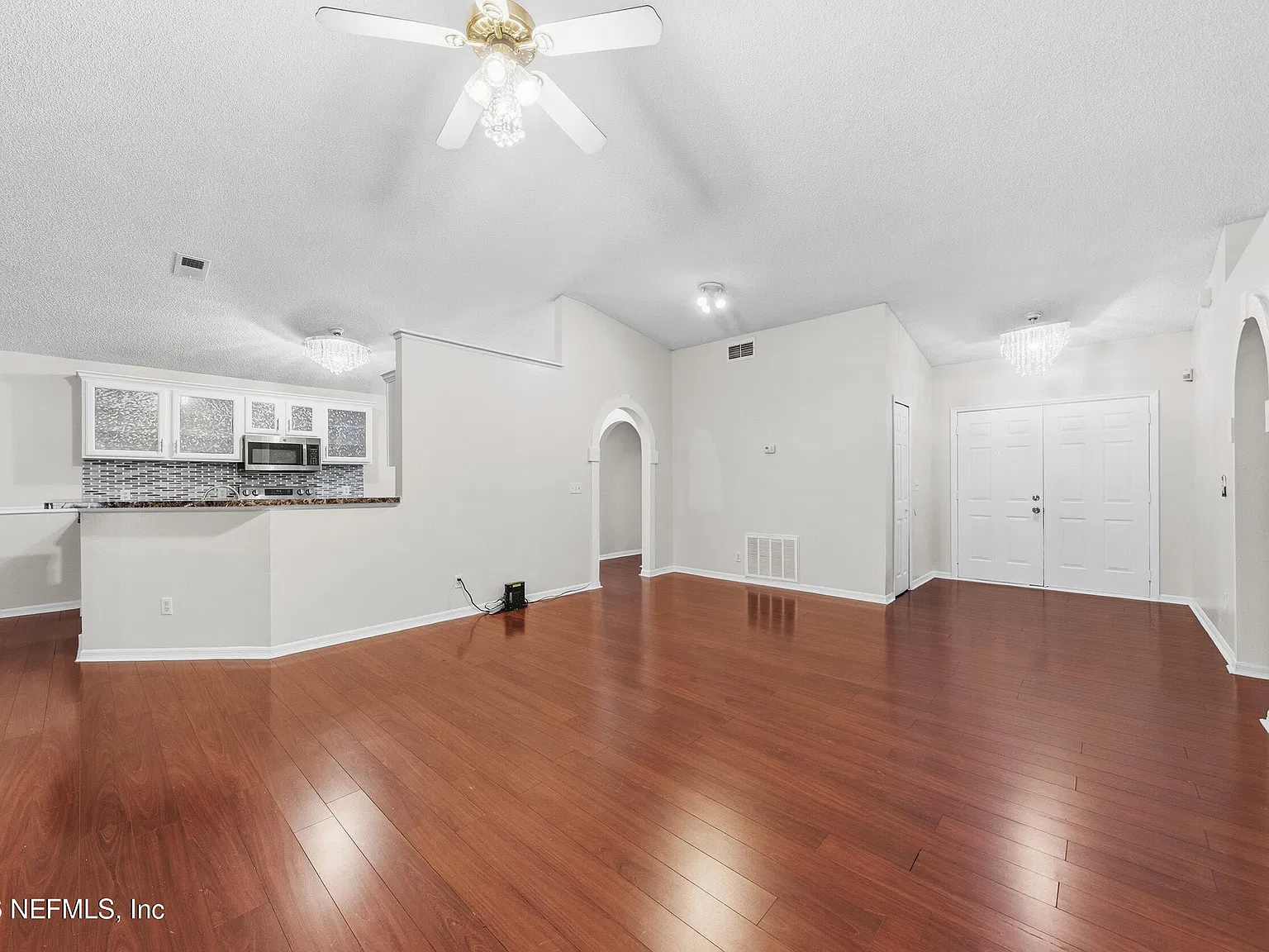 3 bed, 2.0 bath, 1632 sqft, $2,400 — Photo 4