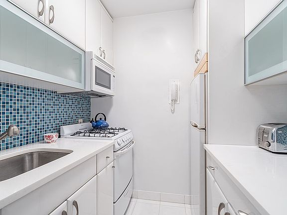 4th image of 136 E 56th St APT 7E