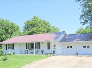 114 Circle Dr, Shelbina, MO 63468