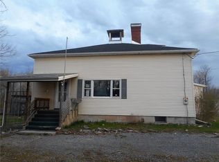 1043 W Kendaia Rd, Romulus, NY 14541