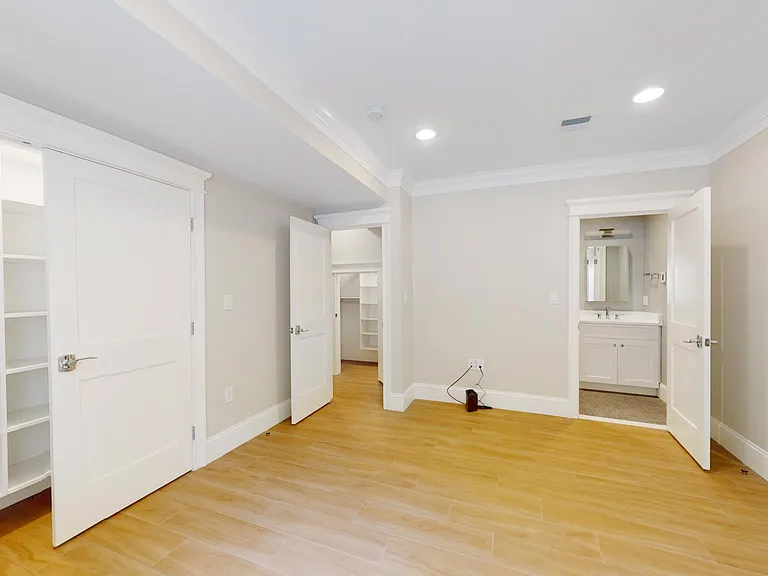 101 Sumner Rd — Photo 51