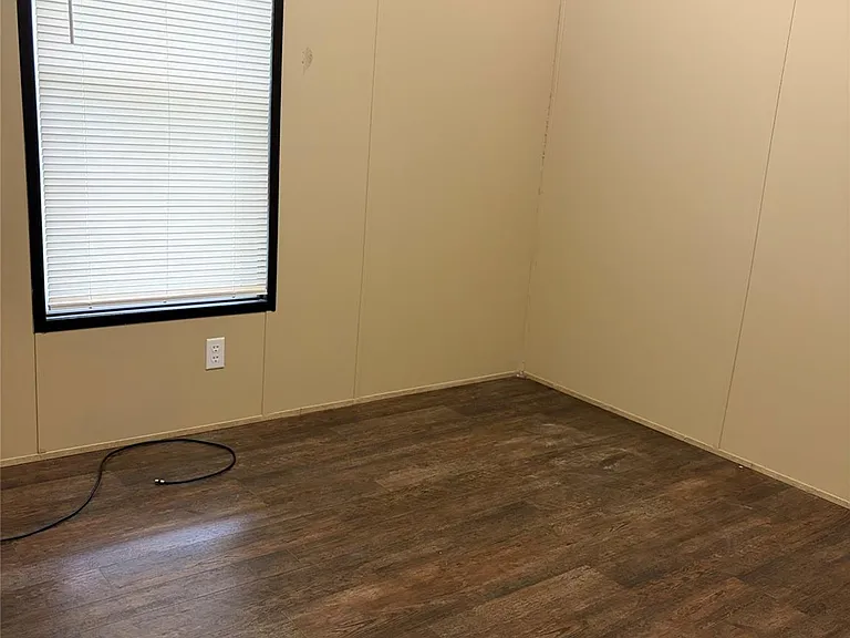 215 Live Oak St — Photo 12