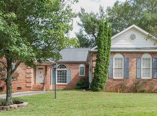 102 Whispering Pines Ct, Taylors, SC 29687