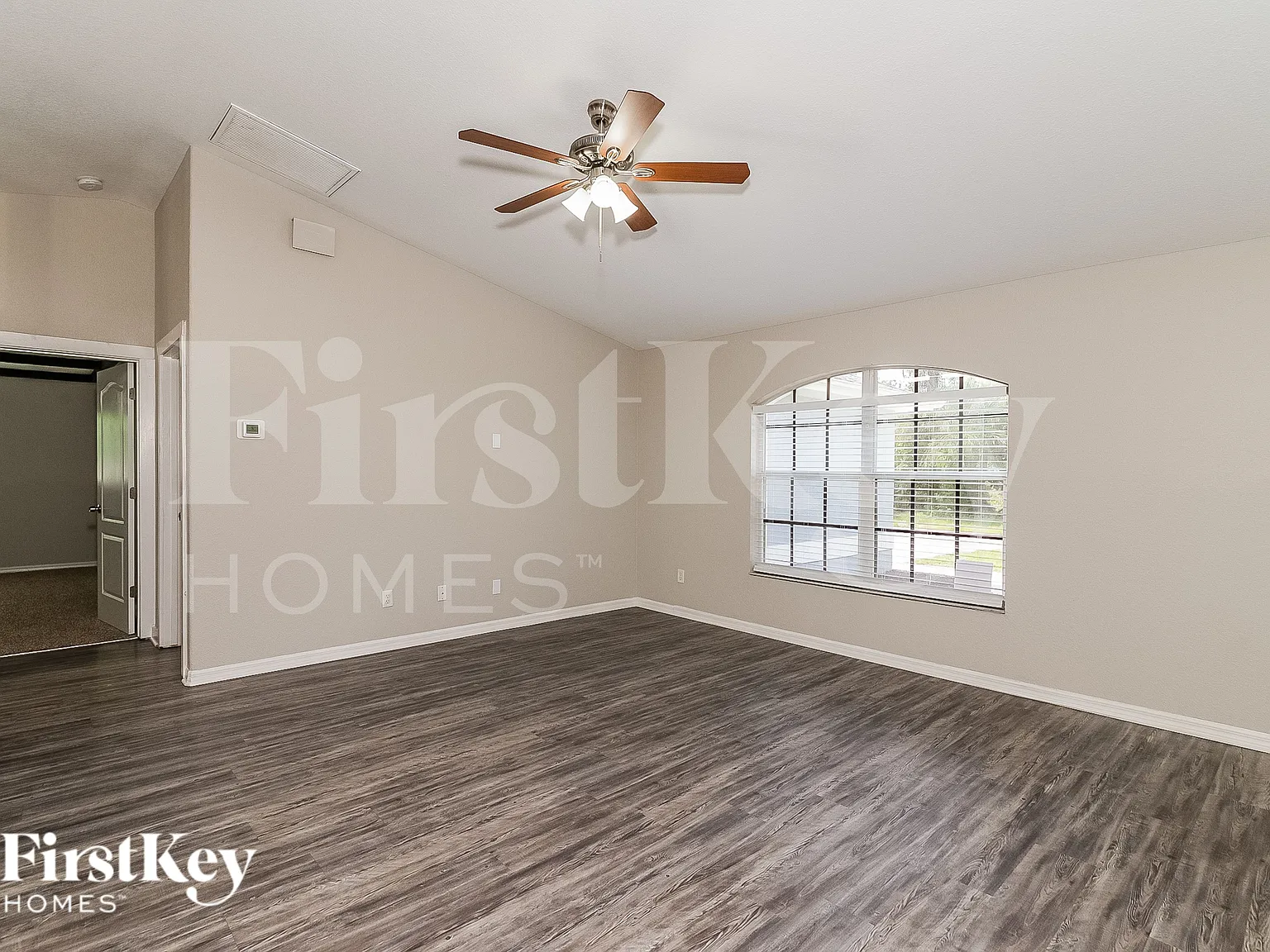 3 bed, 2.0 bath, 1619 sqft, $2,080 — Photo 2
