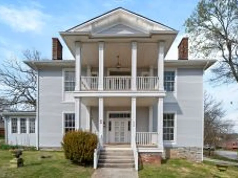 212 W 6th St, Columbia, TN 38401 — Photo 1