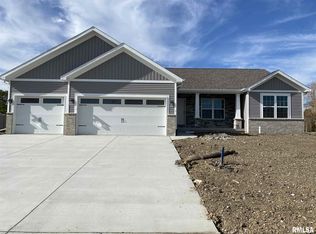 401 Sommerset Dr, Chatham, IL 62629