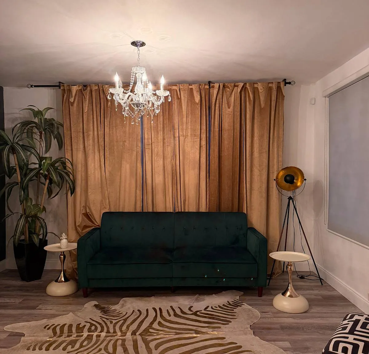 3 bed, 2.0 bath, 2300 sqft, $5,850 — Photo 4