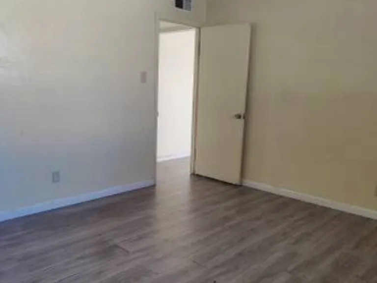 820 Ortiz Dr SE #A — Photo 2