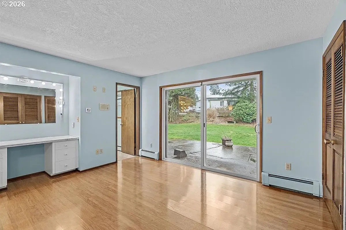 3 bed, 3000 sqft, $3,250 — Photo 3