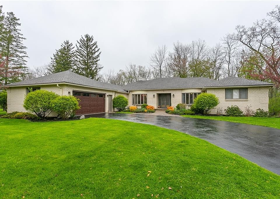 1st image of 14 Falconbridge Dr