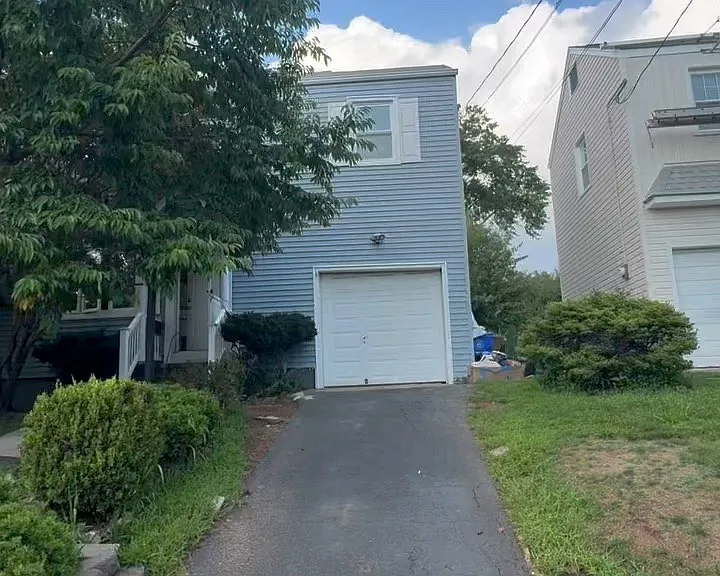 914 Miltonia St — Photo 2