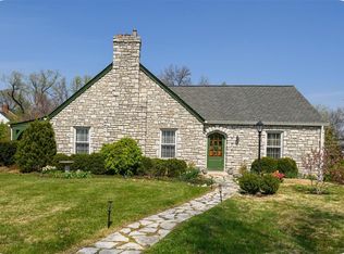 961 Surrey Ln, Saint Louis, MO 63137