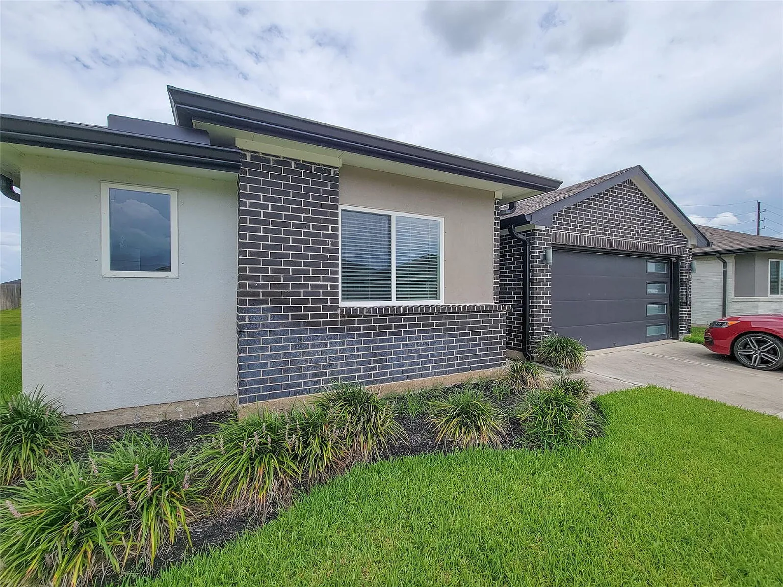3 bed, 2.0 bath, 1440 sqft, $2,200 — Photo 1