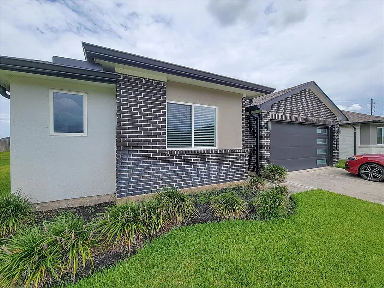 7919 Grey Wolfe Ln — Photo 1