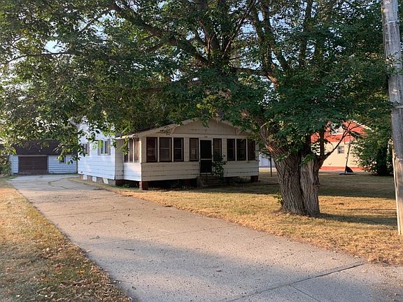 3rd image of 370 S Pelican Ave