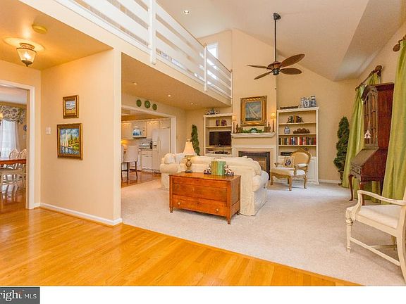 3rd image of 209 Glenfield Ln