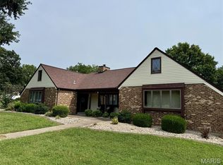 408 Country Club Dr, Red Bud, IL 62278