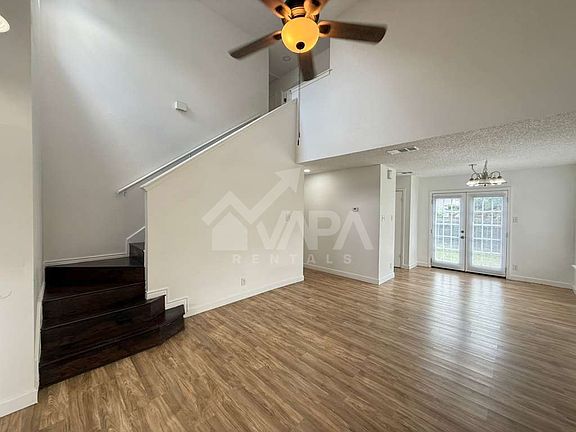 4th image of 3230 Bear Springs Dr