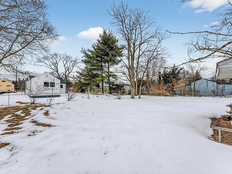 24 Steinhardt Ave — Photo 24