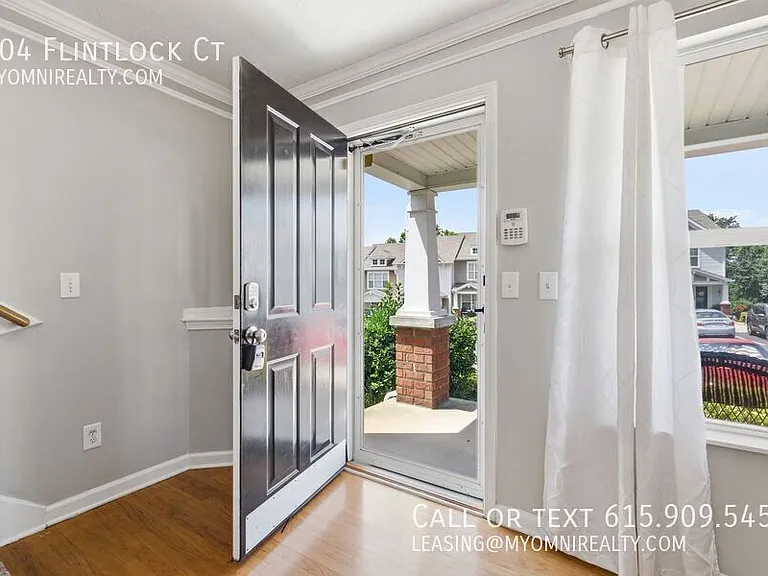 704 Courtney Ct — Photo 27