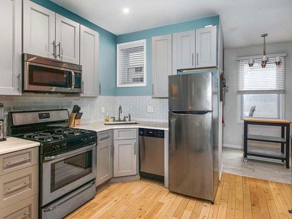 4th image of 2233 Memphis St