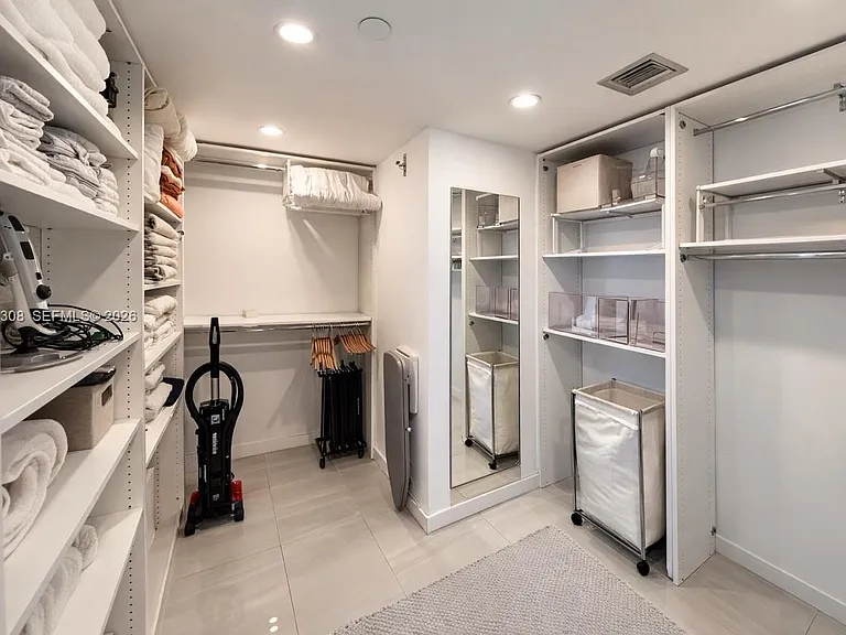 3411 Indian Creek Dr #LPH1401 — Photo 27
