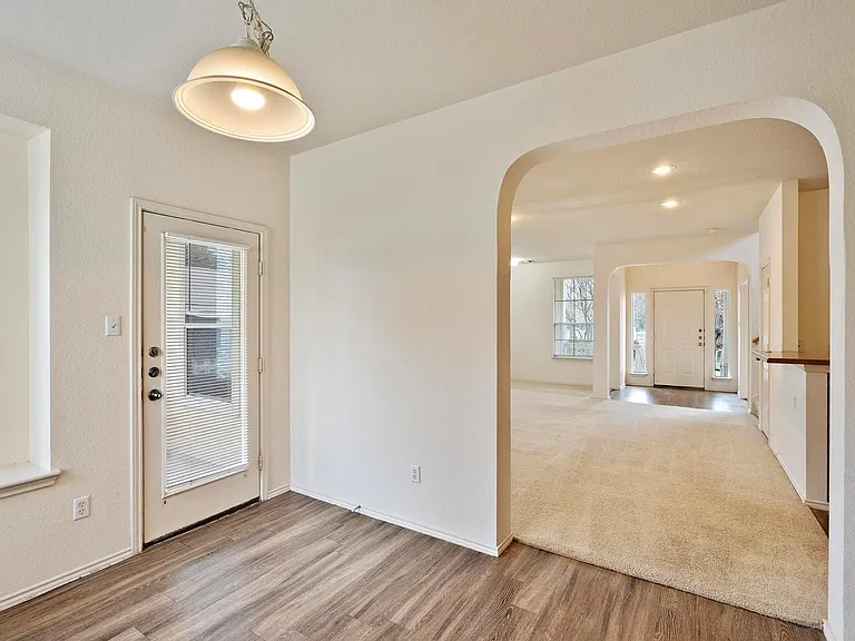 570 Hogan — Photo 12