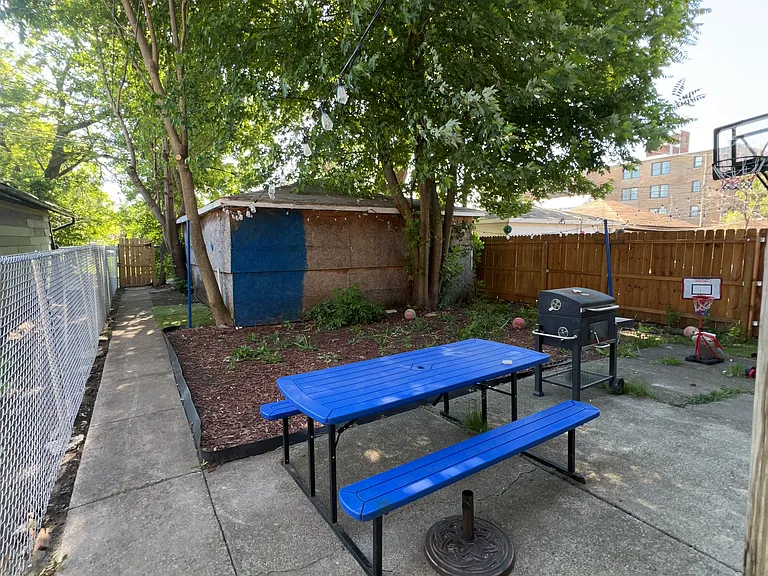 7525 S Green St #1 — Photo 17