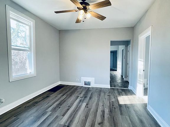 4th image of 550 E 92nd Pl