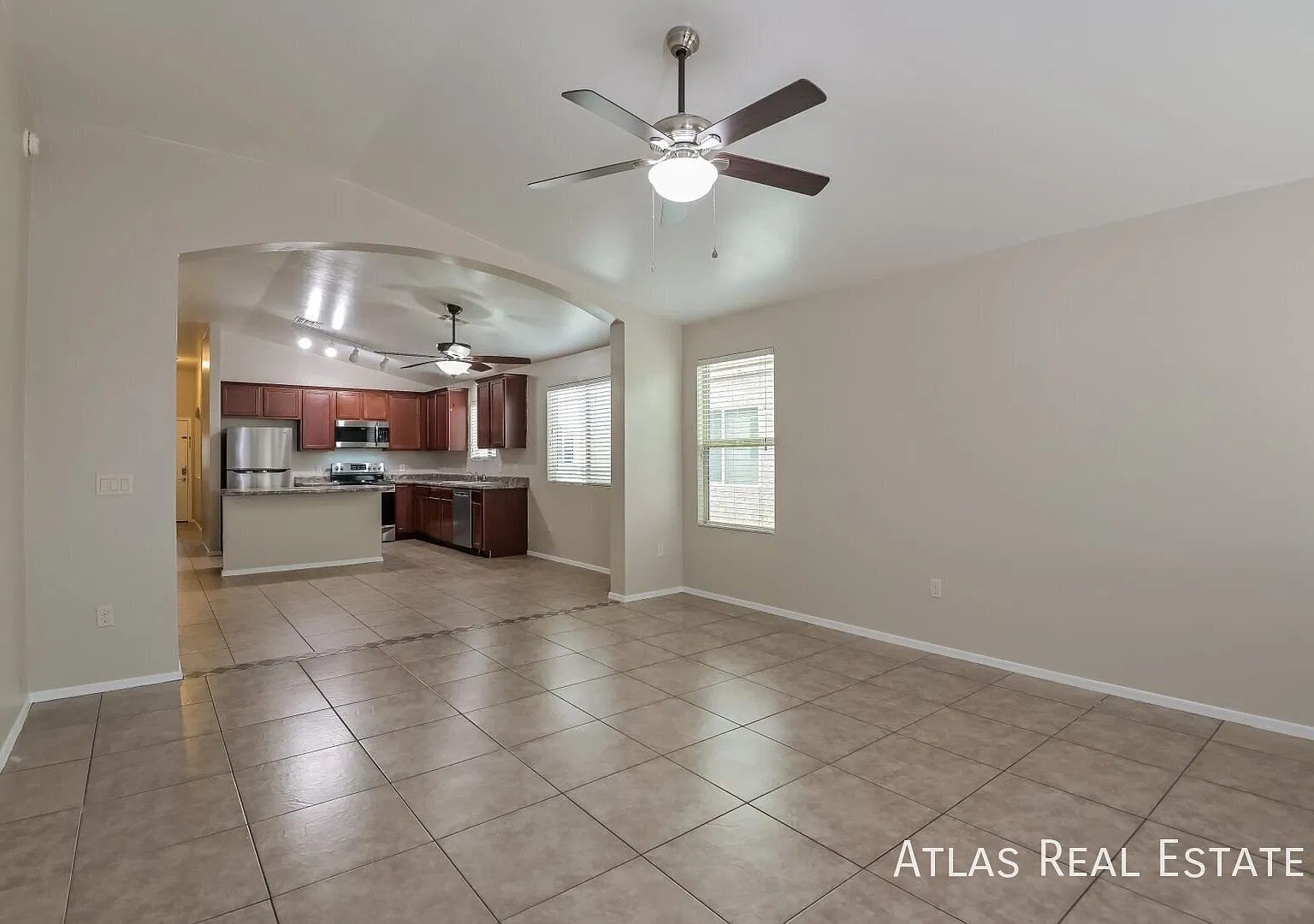 Captivating 4 Bed/2.5 Bath in Southwest Tucson! — Photo 4