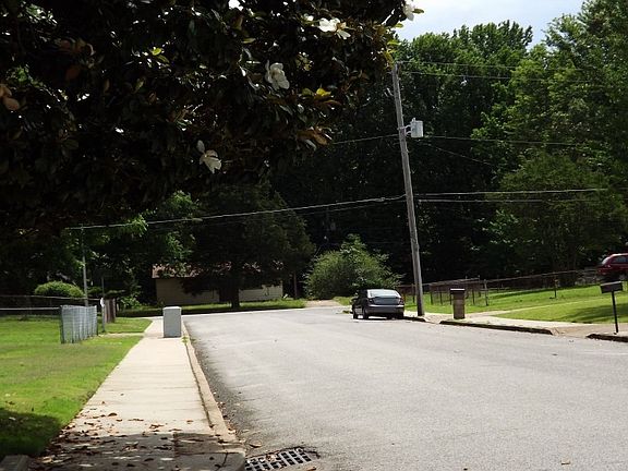 4th image of 289 Lillian Dr