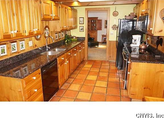 5th image of 17 Old Farm Ln