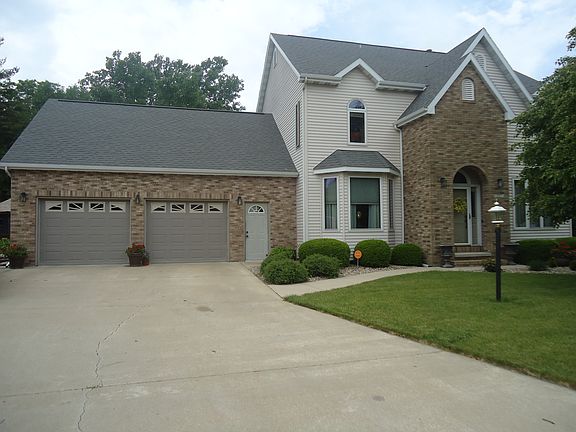 Front view with garage