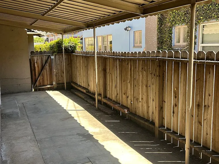 221 W Anapamu St — Photo 9