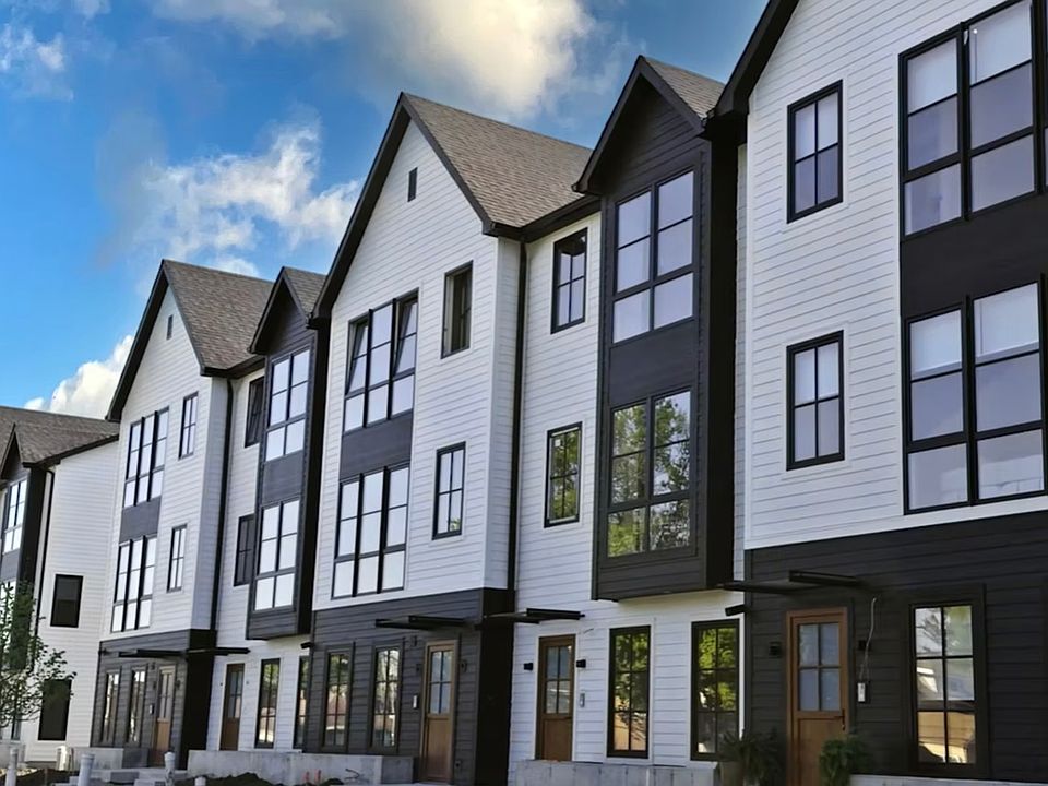 1st image of 8041 Pine Ct
