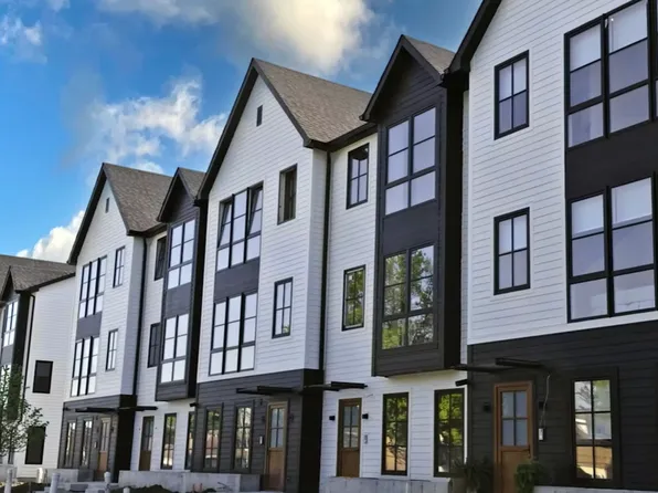 8041 Pine Ct, River Grove, IL 60171