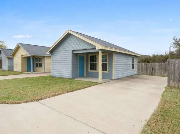 121 Gillespie #B, Aransas Pass, TX 78336