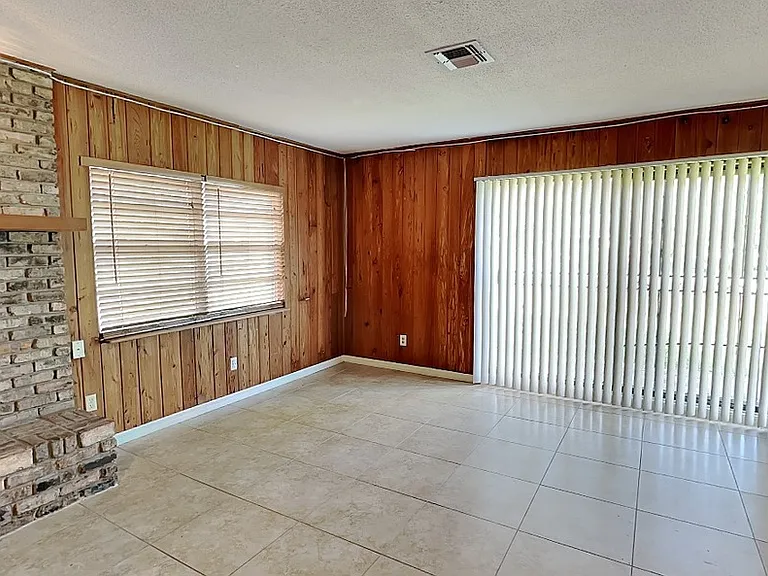 2512 Sea Breeze Ct — Photo 7