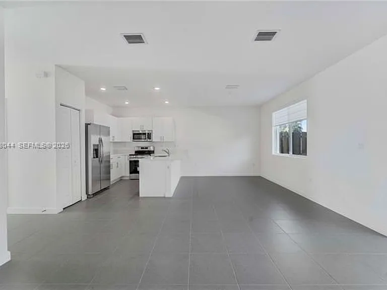 701 SE 13th Street Cir #Townhouse 701 — Photo 7