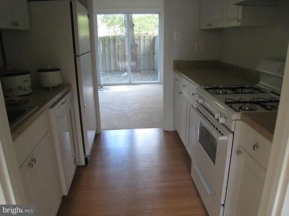 5th image of 1938 Cambridge Dr #70