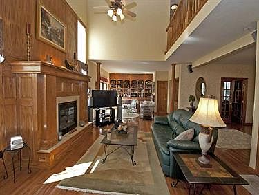 3rd image of 2109 Crestwood Dr