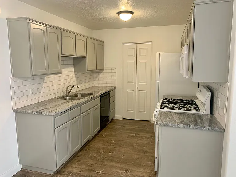 1238 W 360 N #15 — Photo 4