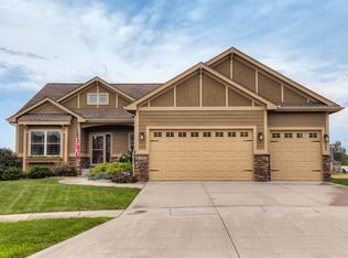7605 NW 99th Ct, Johnston, IA 50131