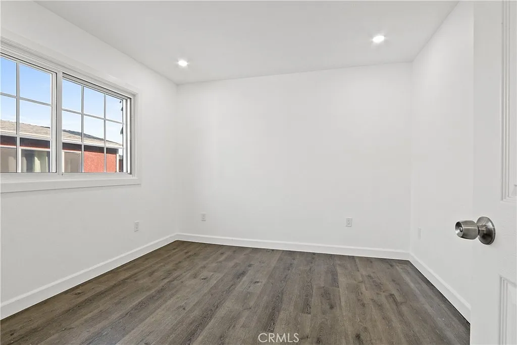 3 bed, 1190 sqft, $3,495 — Photo 3