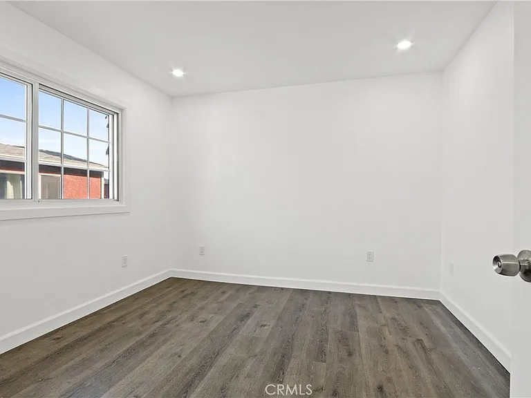 11006 S Truro Ave — Photo 3