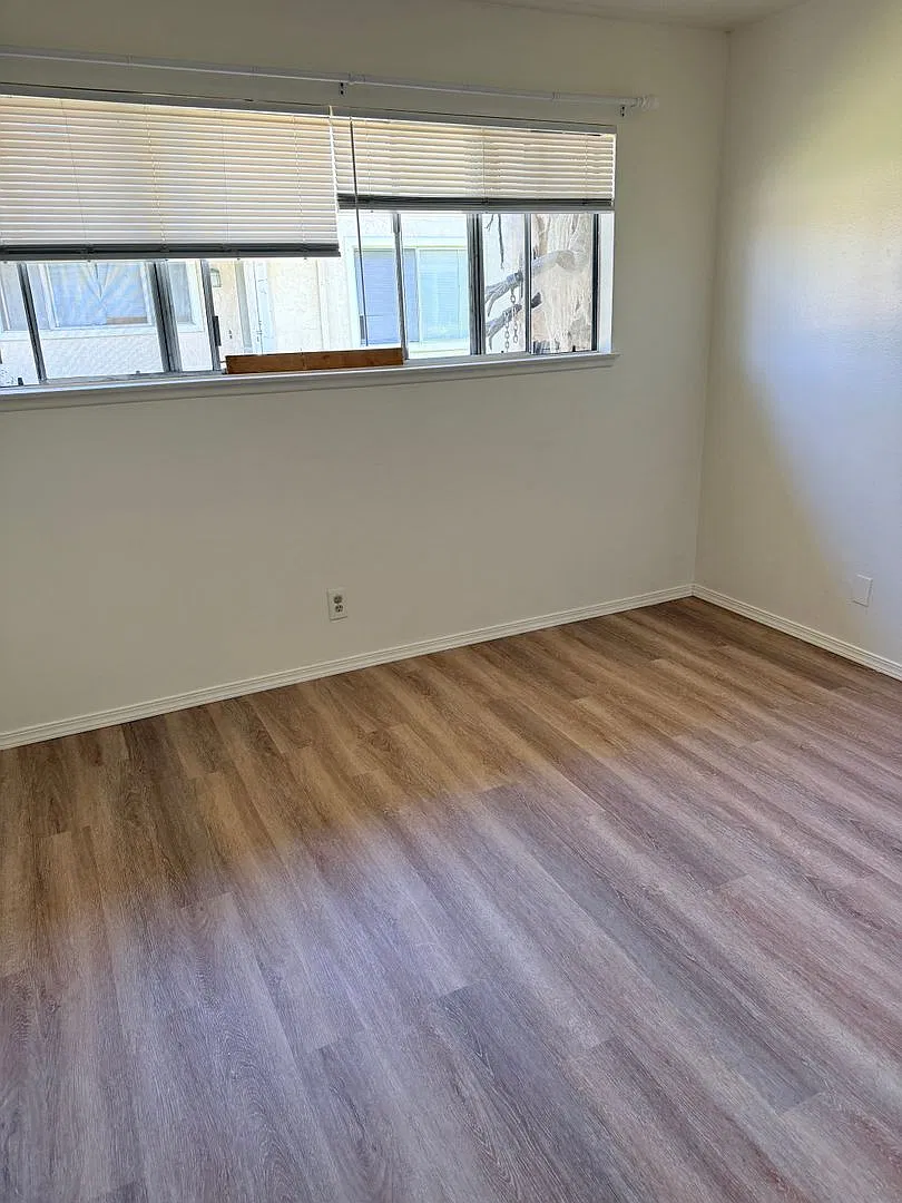 Charming Single Story Condo — Photo 4